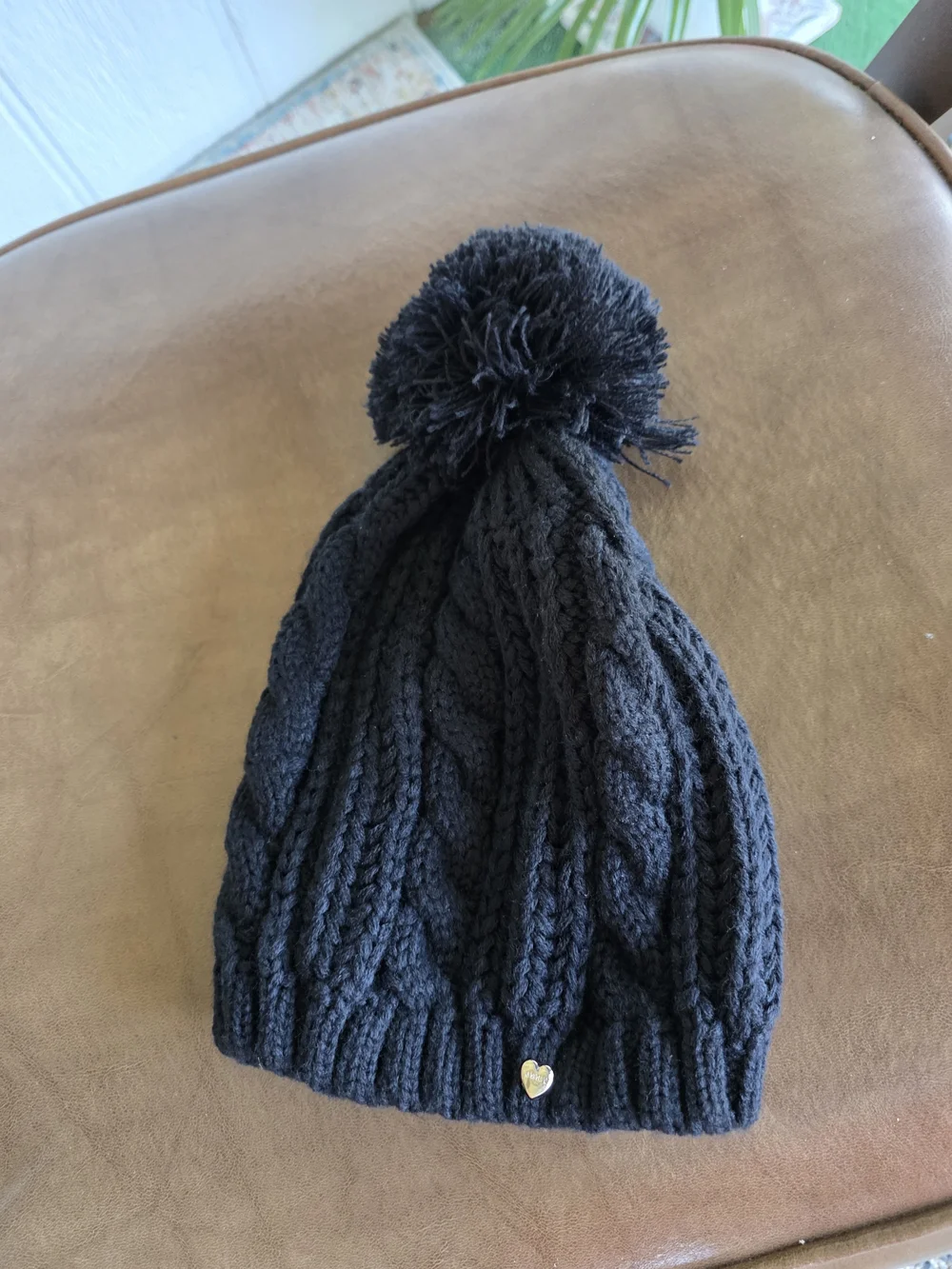 Juicy Couture Black Cable Knit Pom Hat with Heart Charm McBling Girlie Pop